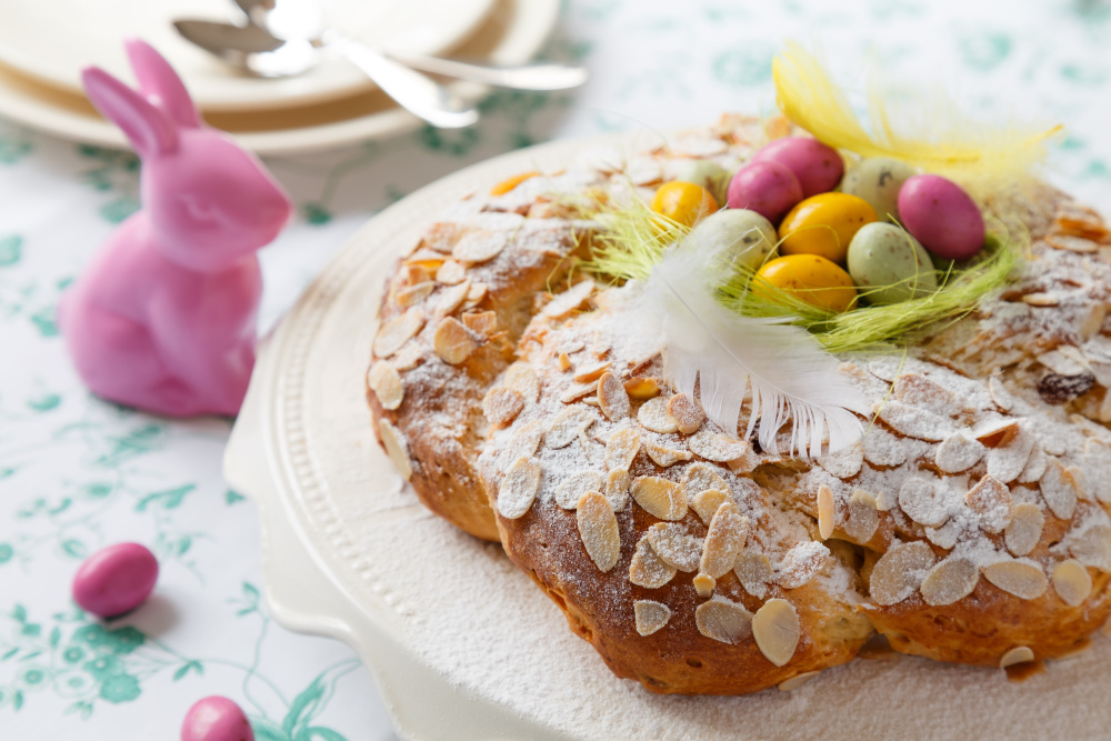 SLAVNOSTNÍ STŮL S ROZINKOVÝM MAZANCEM