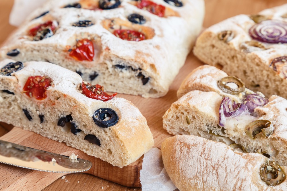 DOMÁCÍ CIABATTA: SNADNÝ RECEPT NA KŘUPAVÝ ITALSKÝ CHLÉB
