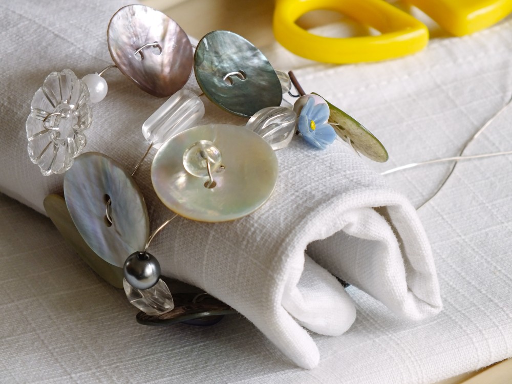 KNOFLÍKOVÉ KROUŽKY NA UBROUSKY