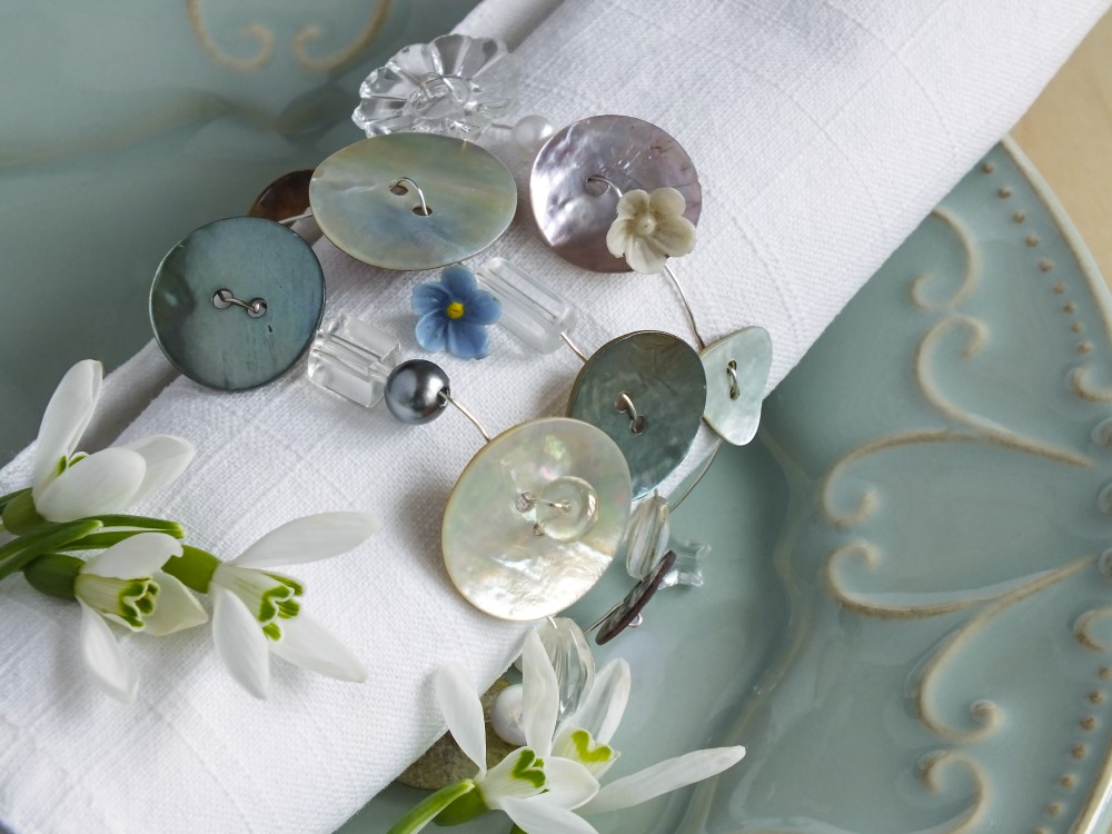 KNOFLÍKOVÉ KROUŽKY NA UBROUSKY