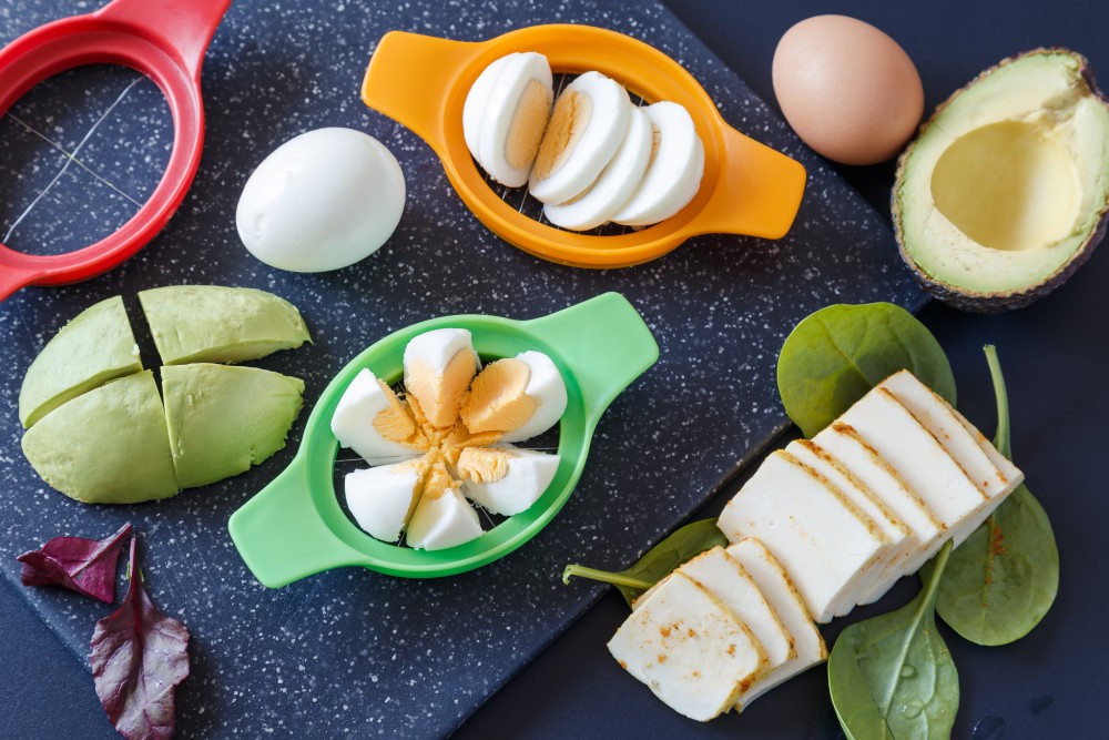 JARNÍ SALÁT S BULGUREM A VEJCI