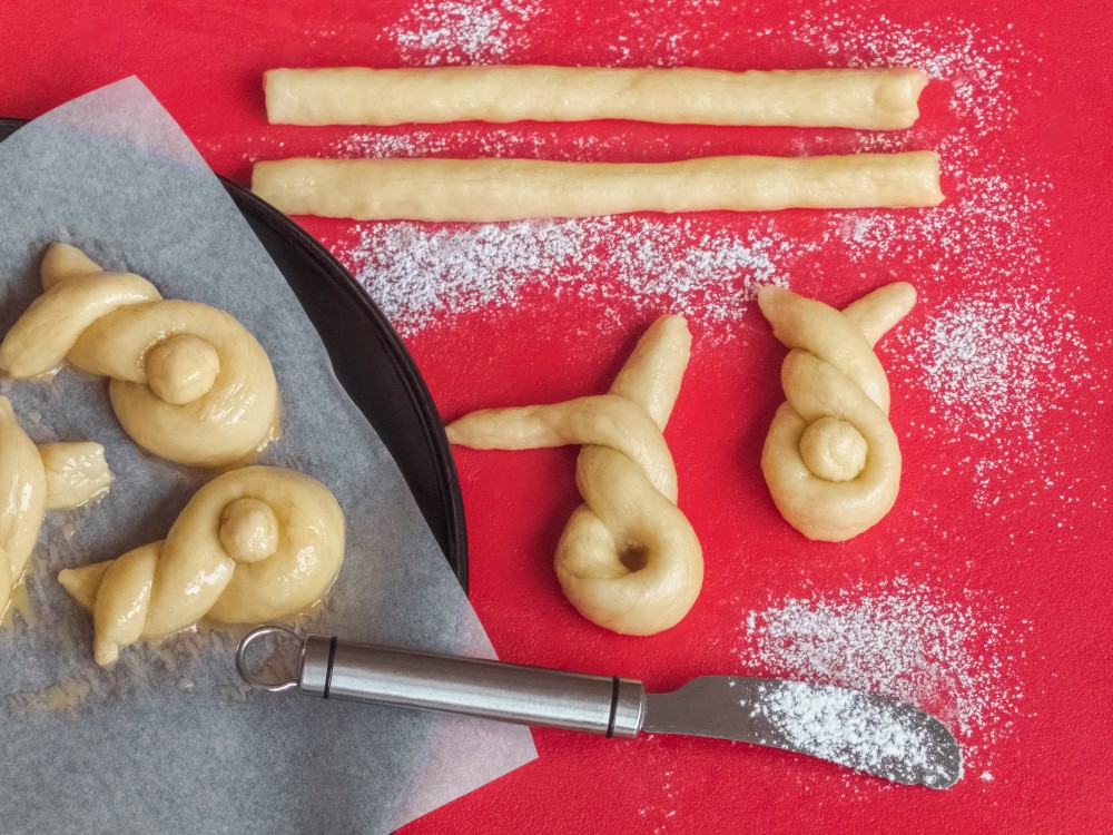 SLADKÉ HOUSTIČKY Z KYNUTÉHO TĚSTA