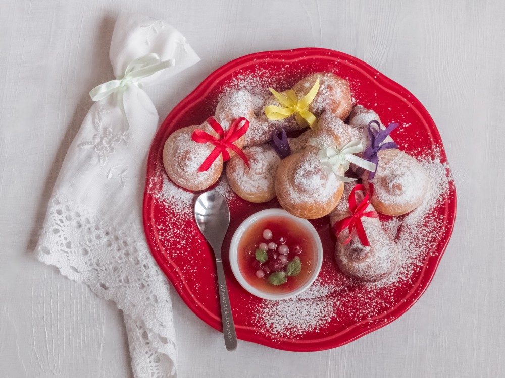 SLADKÉ HOUSTIČKY Z KYNUTÉHO TĚSTA