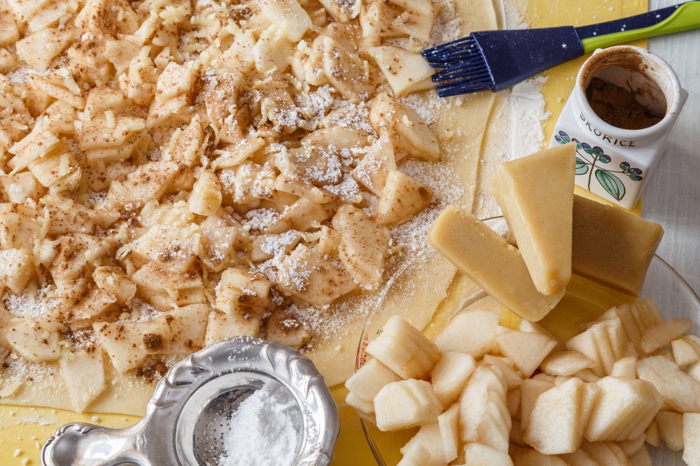 HRUŠKOVÝ ŠTRÚDL S MARCIPÁNEM