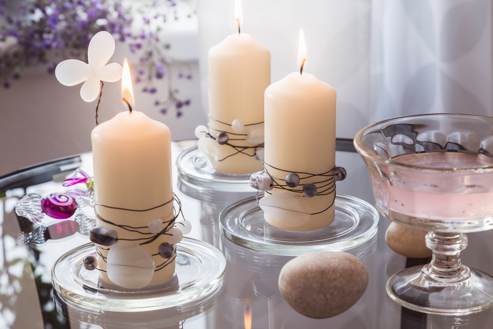 SVÍČKY S KORÁLKOVÝM DEKOREM