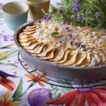 APFELKUCHEN JE ŠŤAVNATÝ KOLÁČ S BLESKOVÝM RECEPTEM