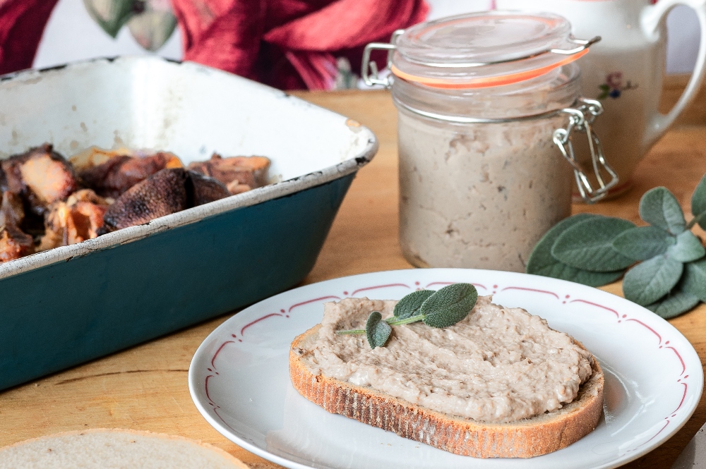 SKVĚLÝ JEDLÝ DÁREK: PAŠTIKA Z PEČENÉHO MASA