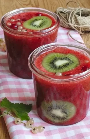 MARMELÁDA S RYBÍZEM A KIWI