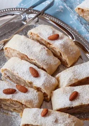 HRUŠKOVÝ ŠTRÚDL S MARCIPÁNEM