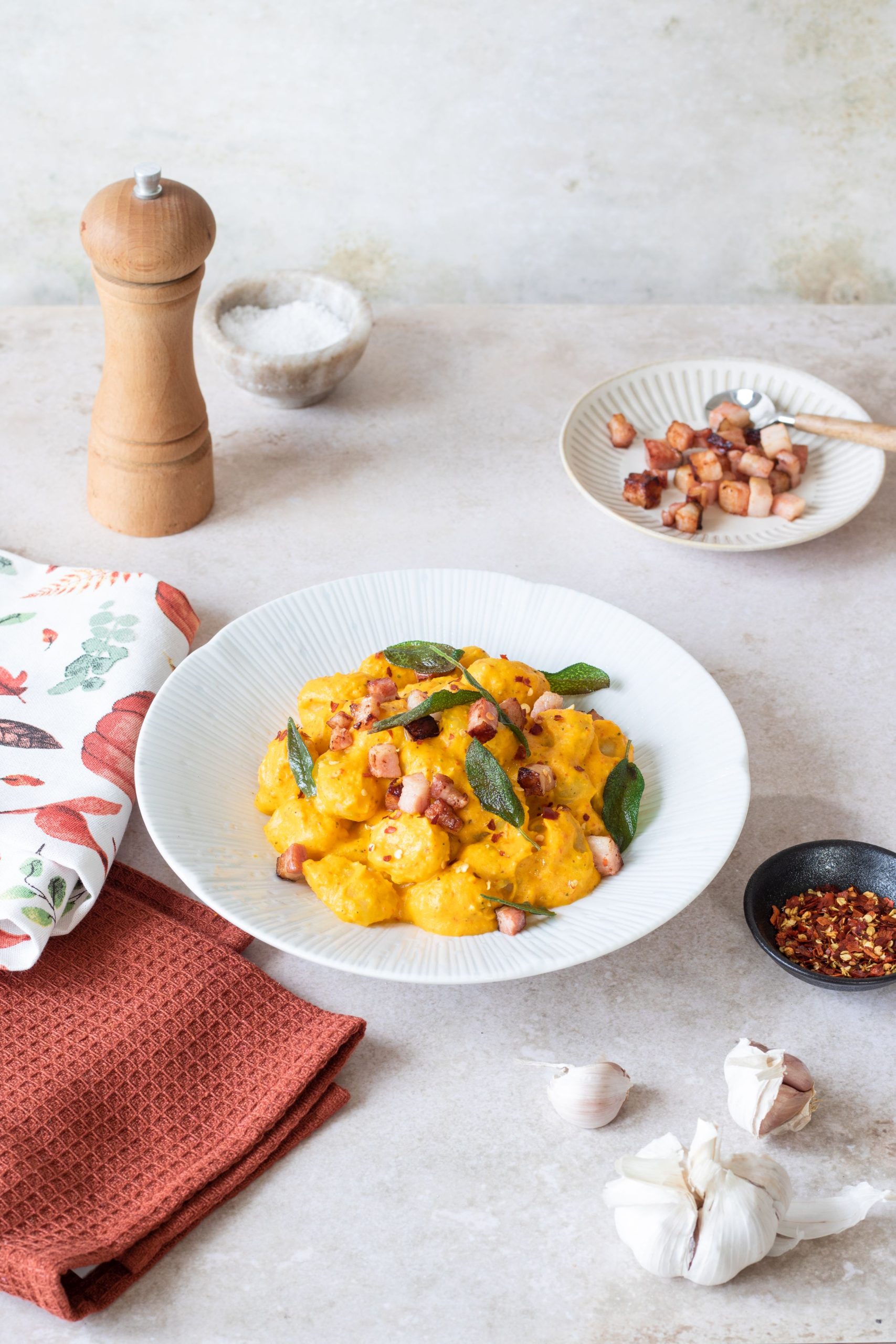 NOKY S DÝŇOVOU OMÁČKOU