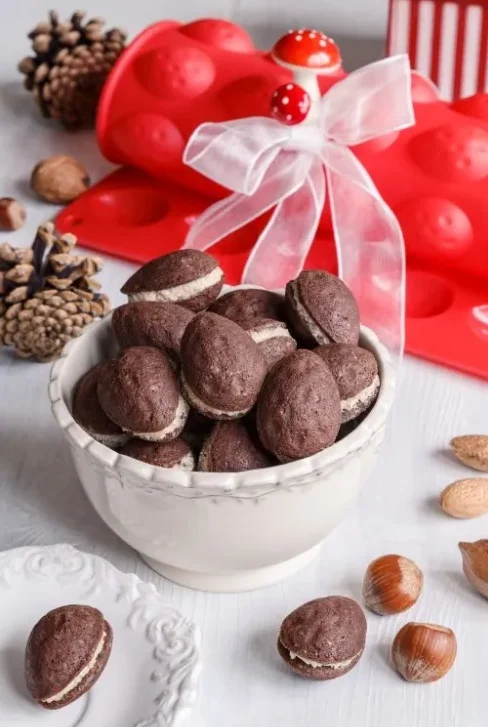 OŘECHY S TŘEMI NÁPLNĚMI