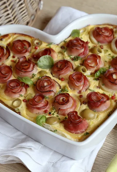 SMETANOVÝ KOLÁČ S ŠUNKOVÝMI RŮŽEMI + VIDEO