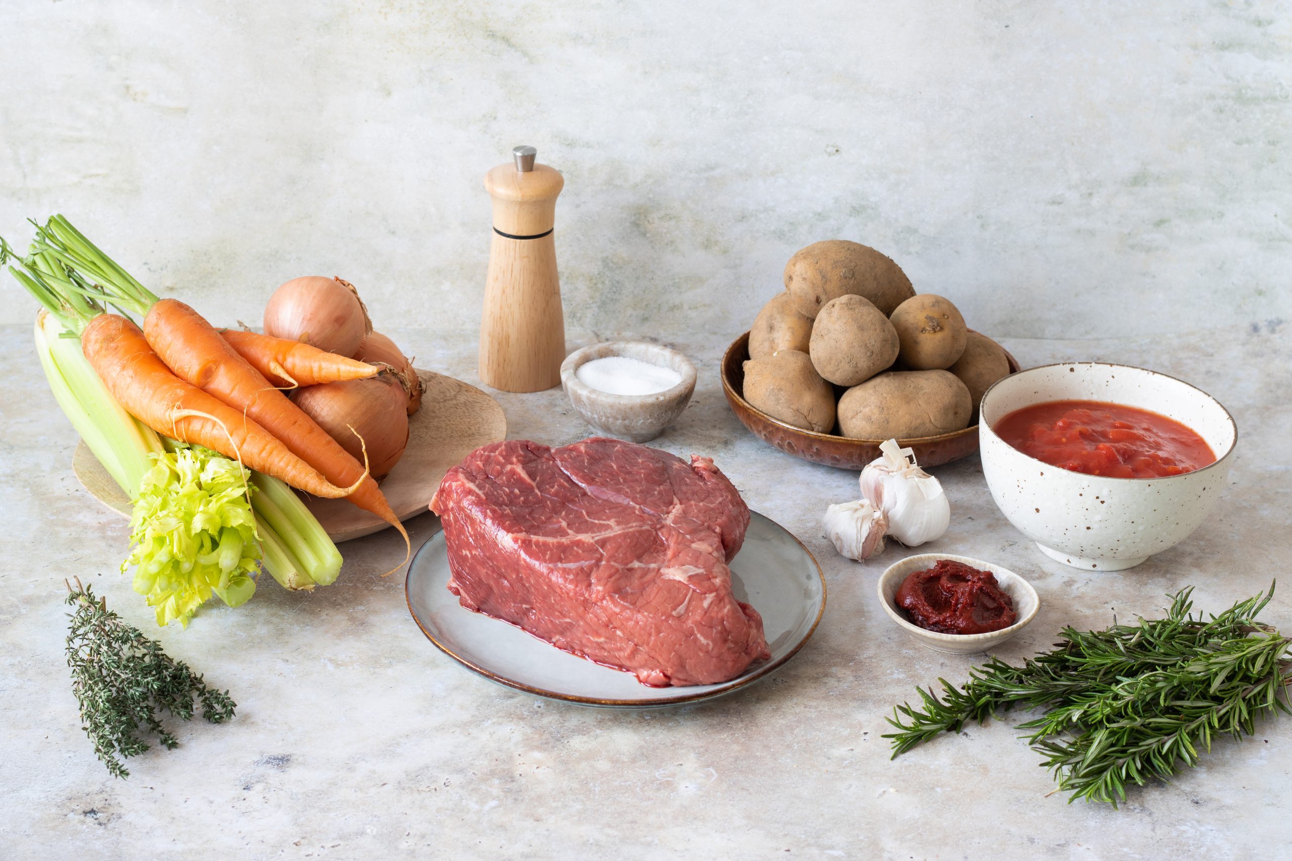 DUŠENÉ HOVĚZÍ Z JEDNOHO HRNCE