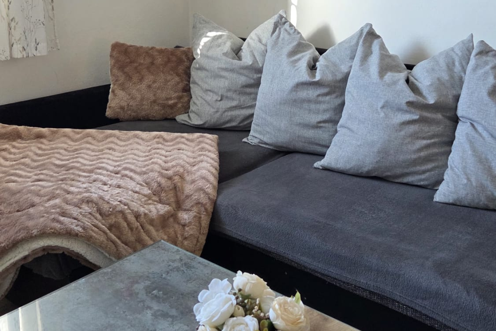 Jak naaranžovat deku na sedačce