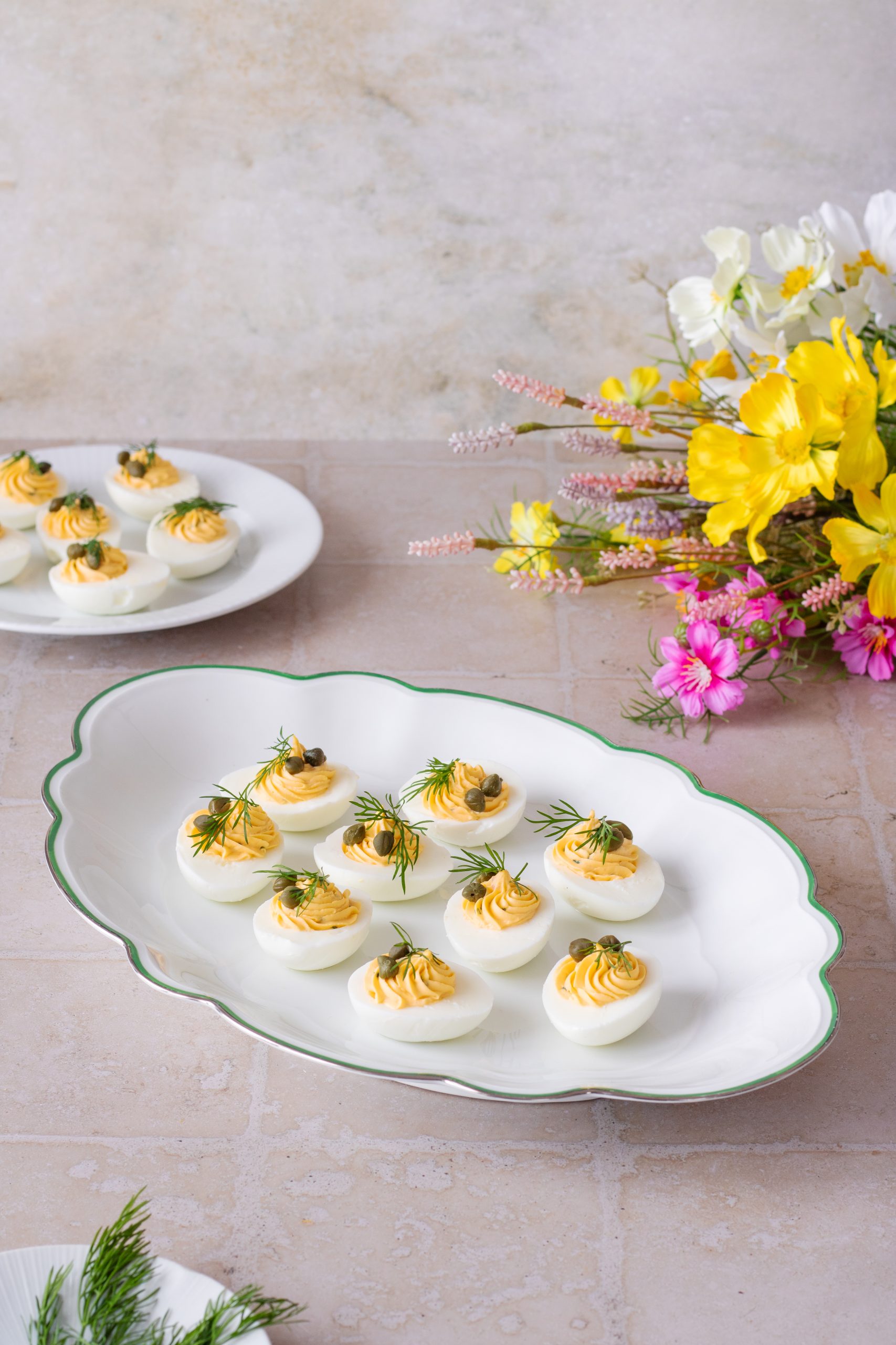 PLNĚNÁ VEJCE UZENÝM LOSOSEM