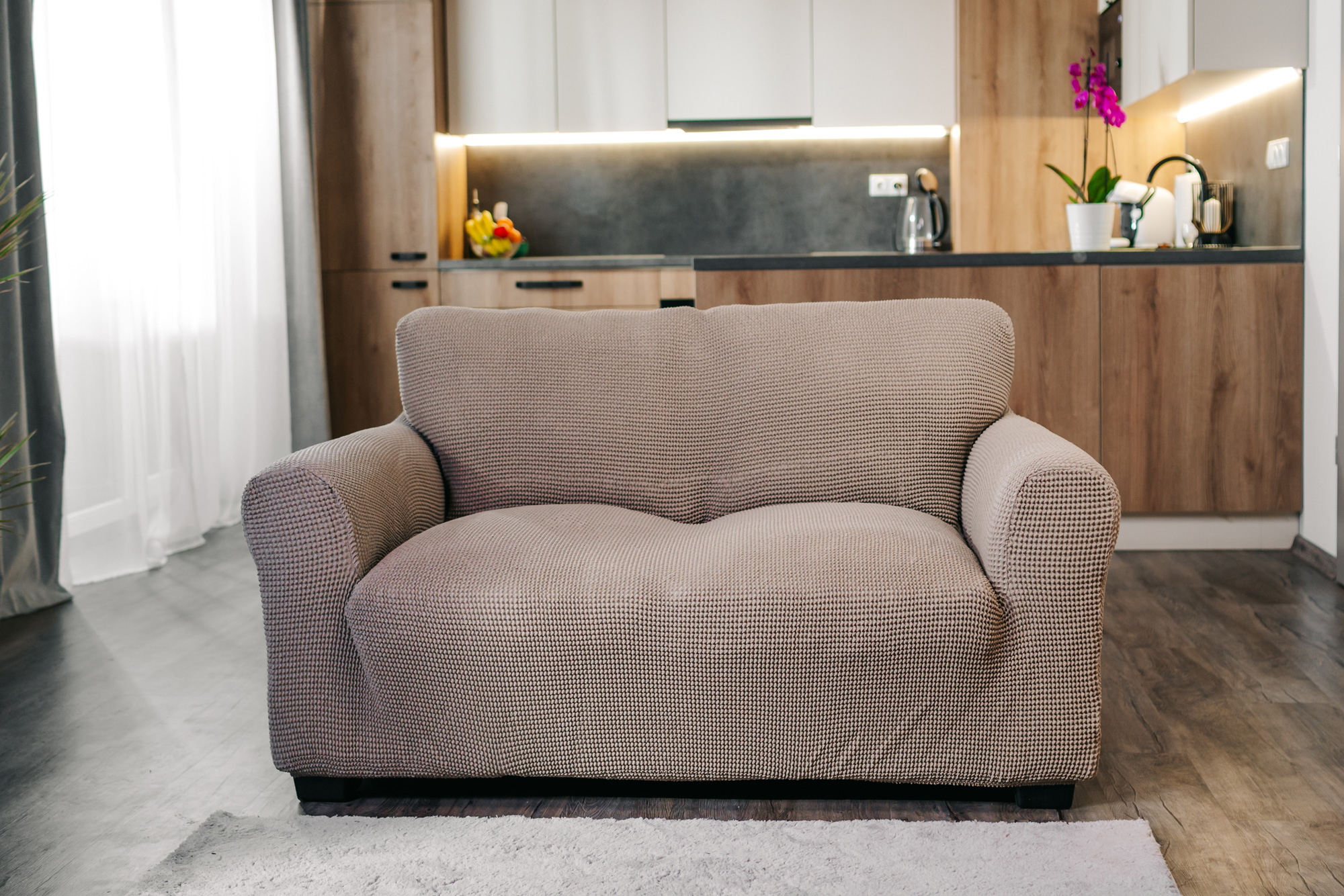 Sedačka se značkovým evropským napínacím potahem