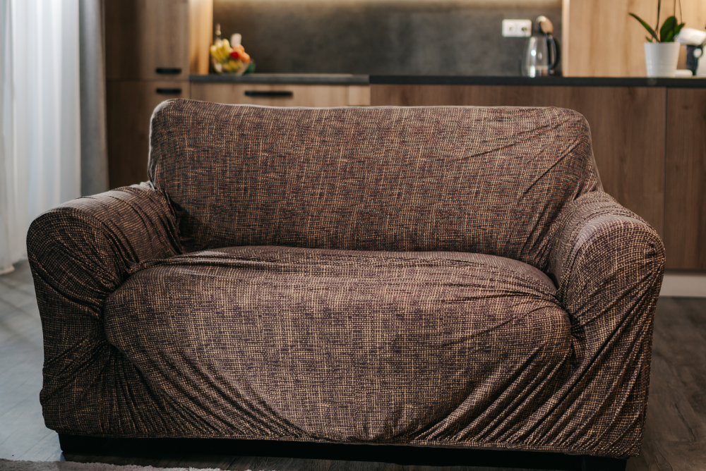 Jak vypadá natažený levný potah