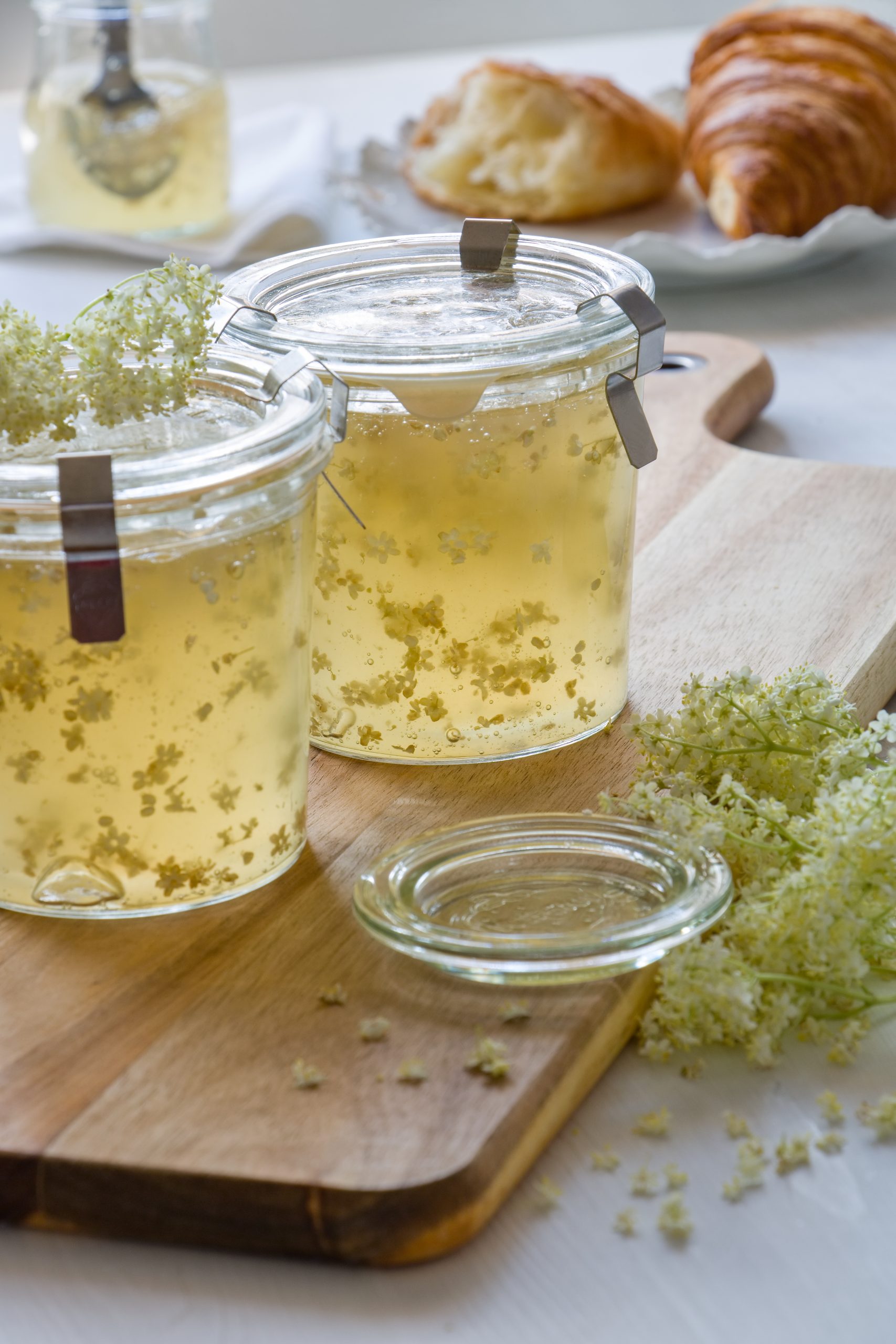 Rozkvetlé bezové želé s ananasem: recept z černého bezu