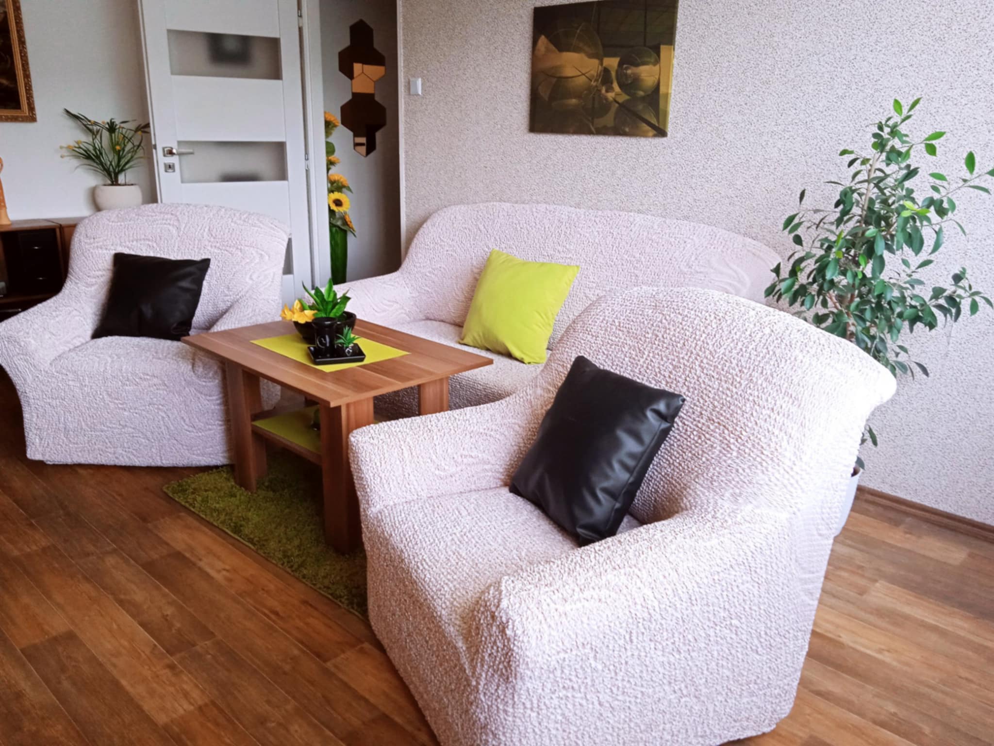 Renovace sestavy sedačky a křesel