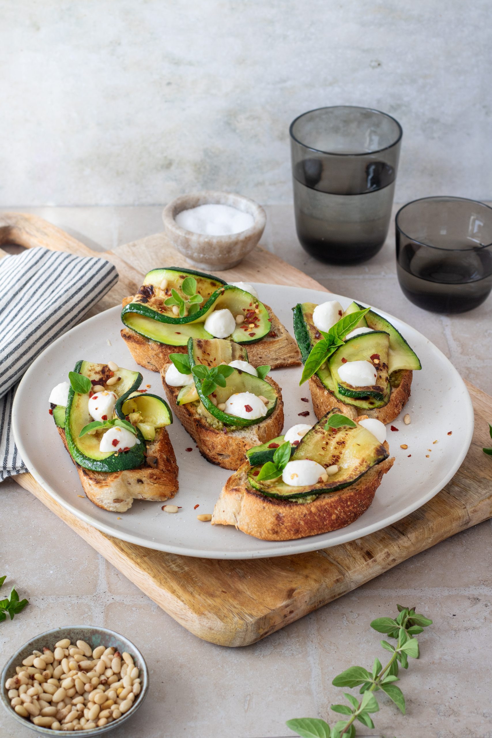 Bruschetta s cuketou: elegantní způsob, jak spotřebovat cuketu